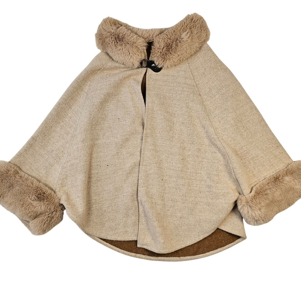 Coco + Carmen Faux Fur Trim Cape One Size Oatmeal Tan Knit Wrap Toggle Poncho
